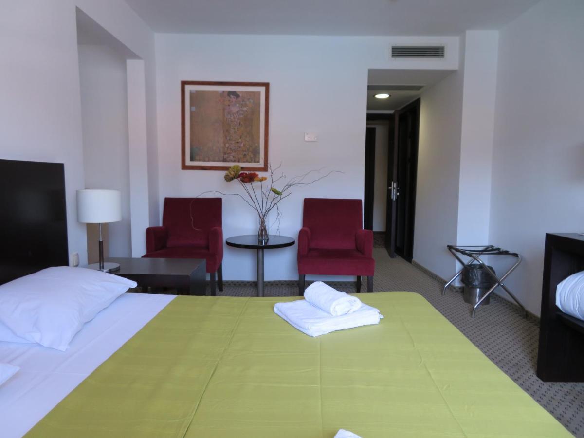 ראב Hotel International מראה חיצוני תמונה