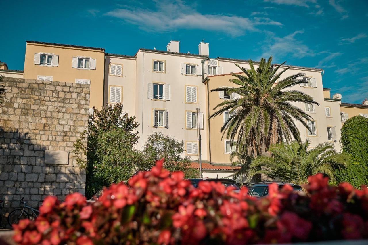 ראב Hotel International מראה חיצוני תמונה