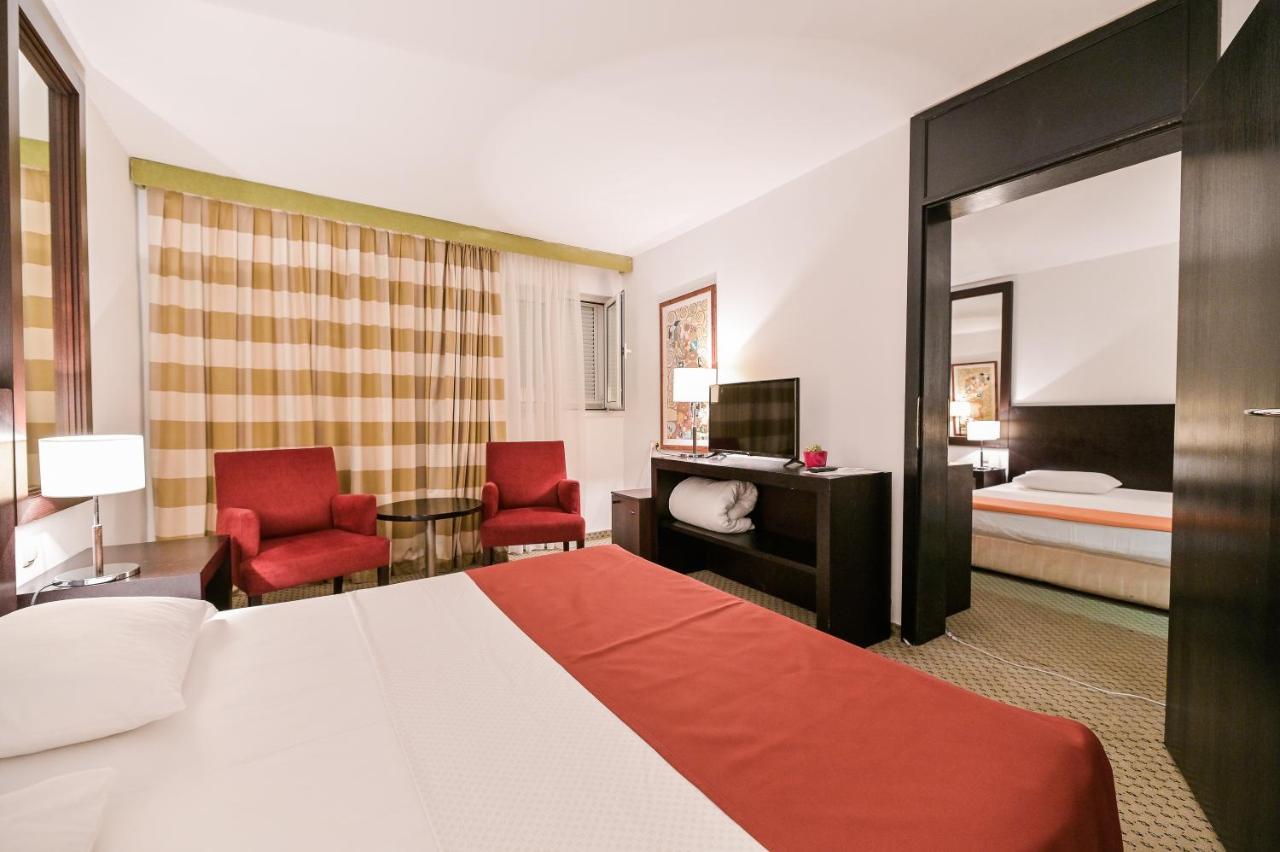 ראב Hotel International מראה חיצוני תמונה