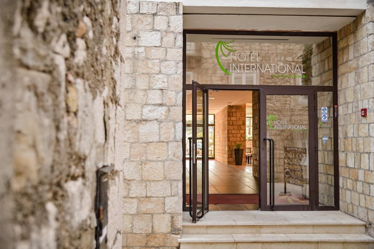 ראב Hotel International מראה חיצוני תמונה