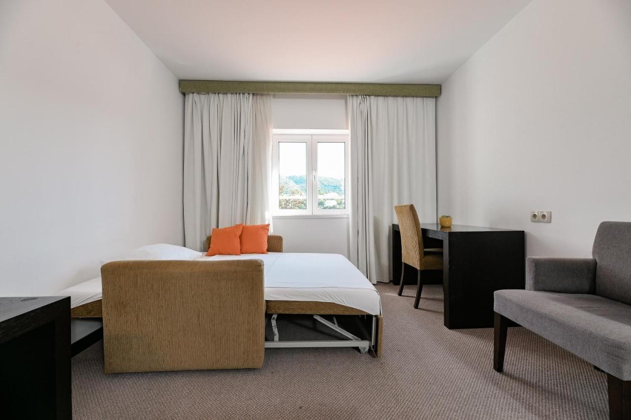 ראב Hotel International מראה חיצוני תמונה