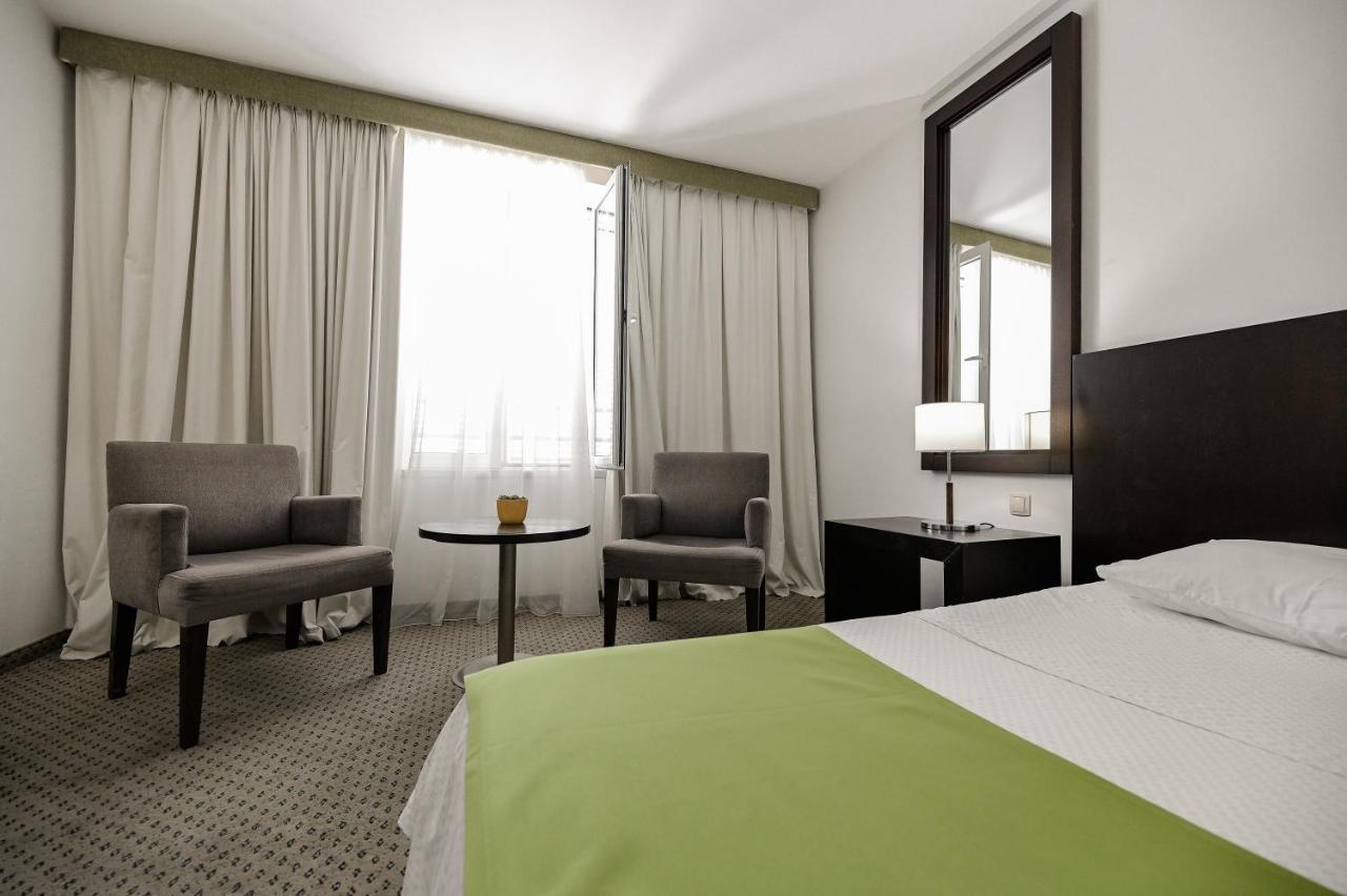 ראב Hotel International מראה חיצוני תמונה