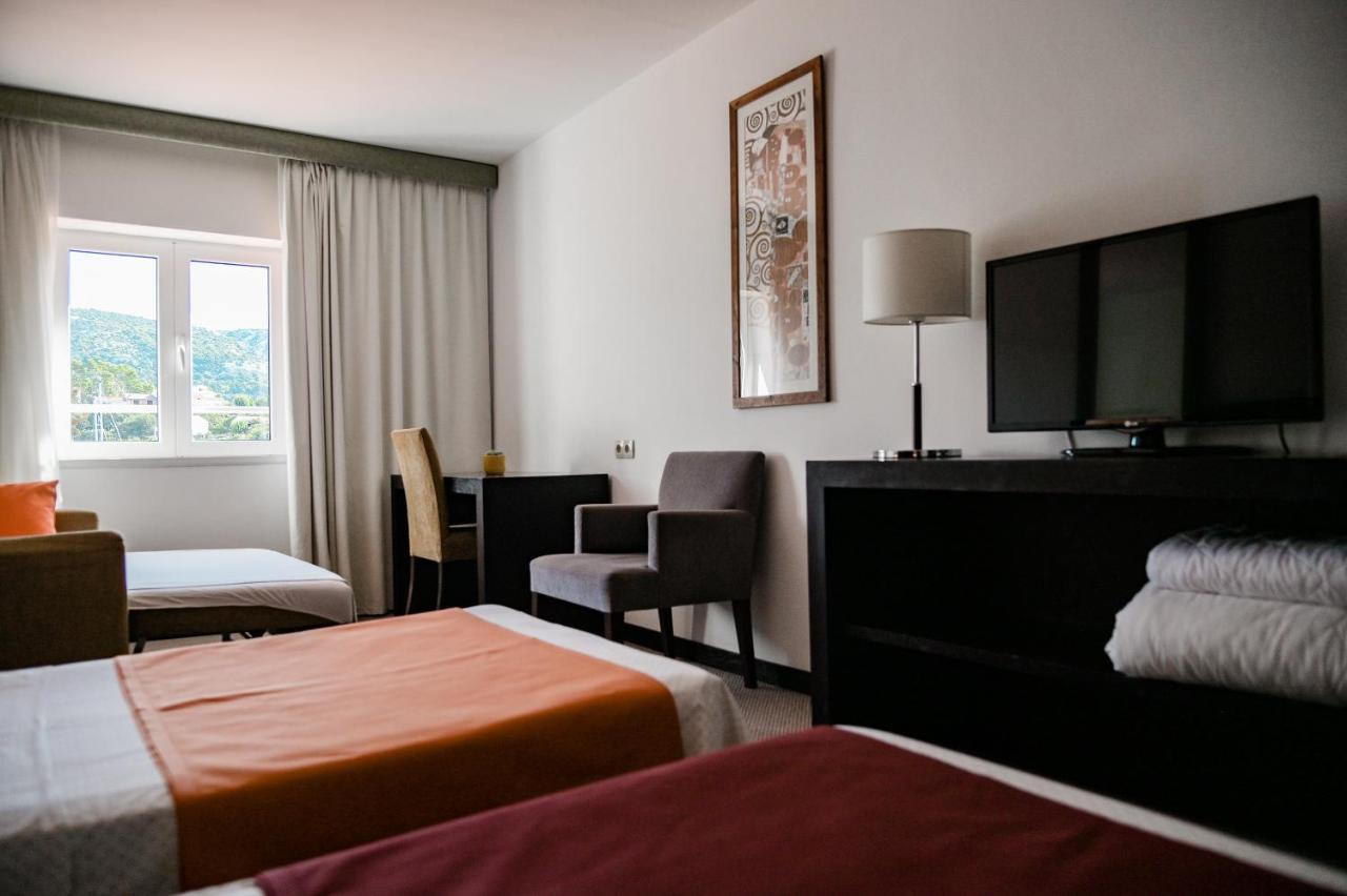 ראב Hotel International מראה חיצוני תמונה