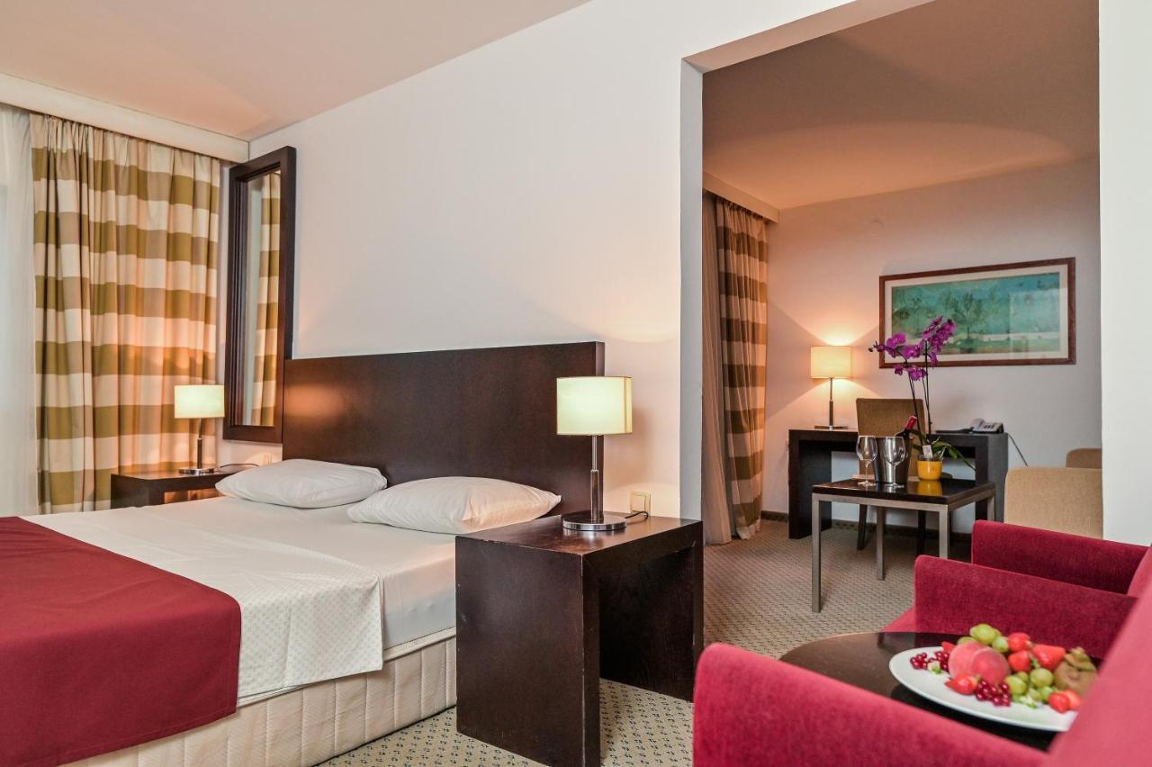 ראב Hotel International מראה חיצוני תמונה