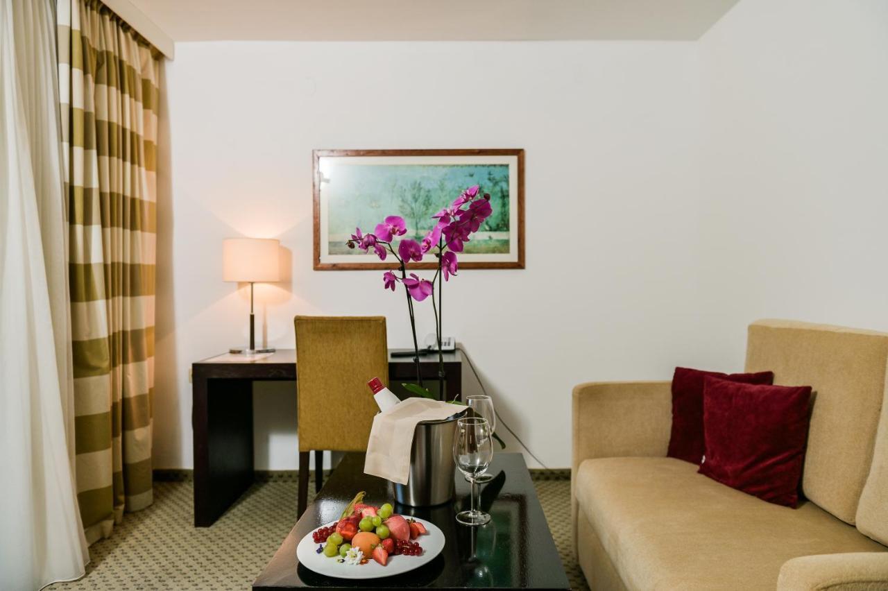 ראב Hotel International מראה חיצוני תמונה